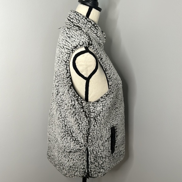 Thread & Supply Reversible Vest Sz M - Picture 5 of 7